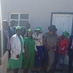 Adventistas construyen una nueva casa para dos hermanas en Zimbabue